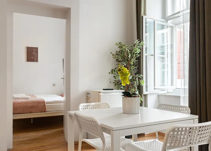 Comfortable 2br & Well Connected וינה