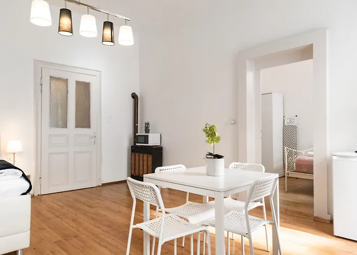דירה Comfortable 2br & Well Connected וינה