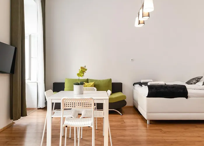 Comfortable 2br & Well Connected דירה