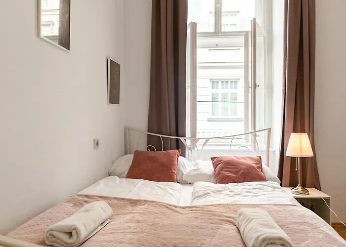Comfortable 2br & Well Connected *