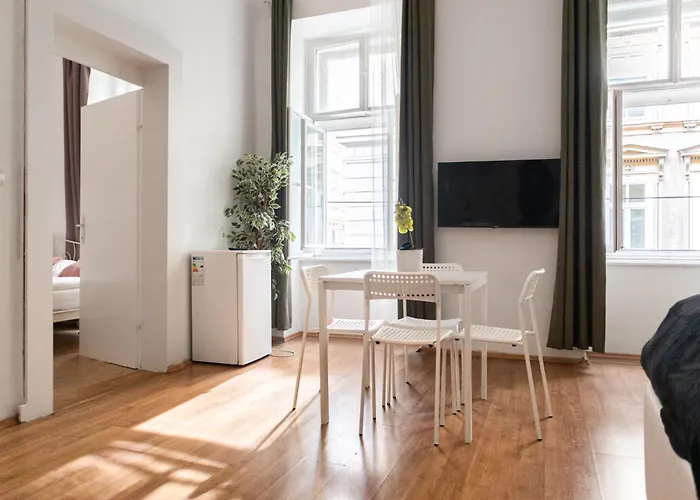 Comfortable 2br & Well Connected דירה וינה